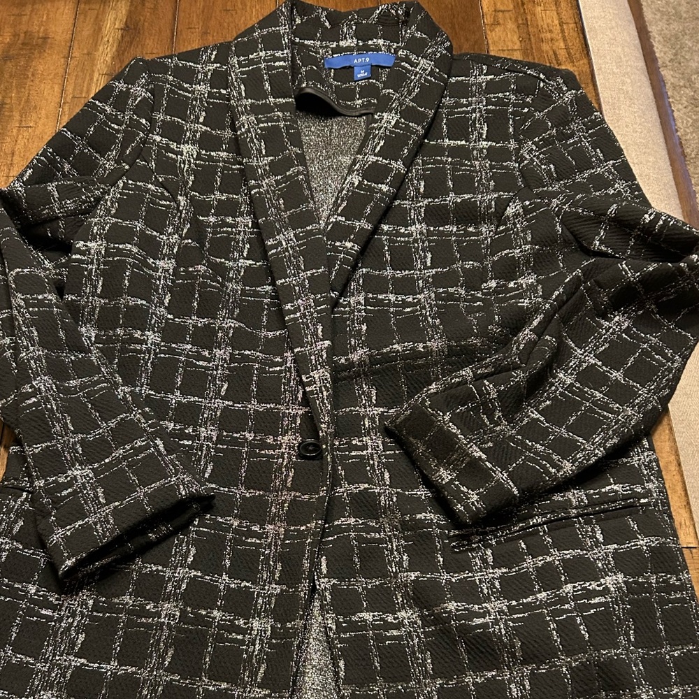 Misses Blazer. Apt 9. Size medium. Black and silver. NWT